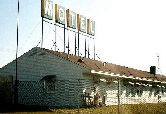 Holiday Motel - Last Days 2005 From Anne Holcomb (newer photo)